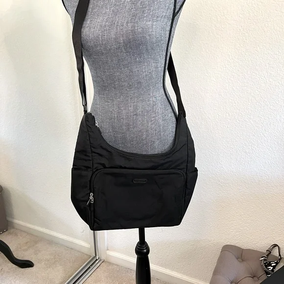 Baggallini Black Nylon Crossbody Bag - Picture 1 of 6